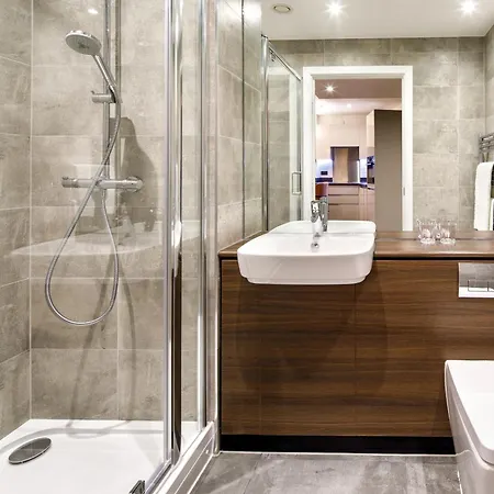 Aparthotel Adagio London Sutton Point Exterior photo
